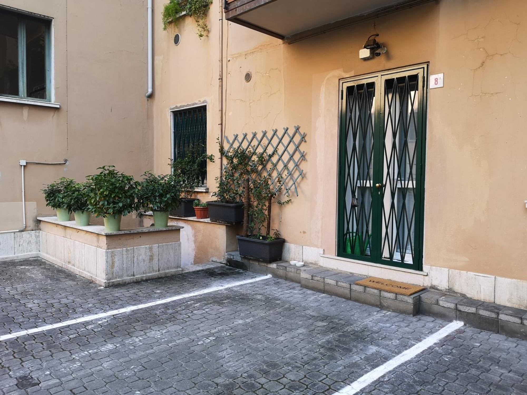 Holiday Apartment - Brescia Centro - Parcheggio Privato Екстер'єр фото