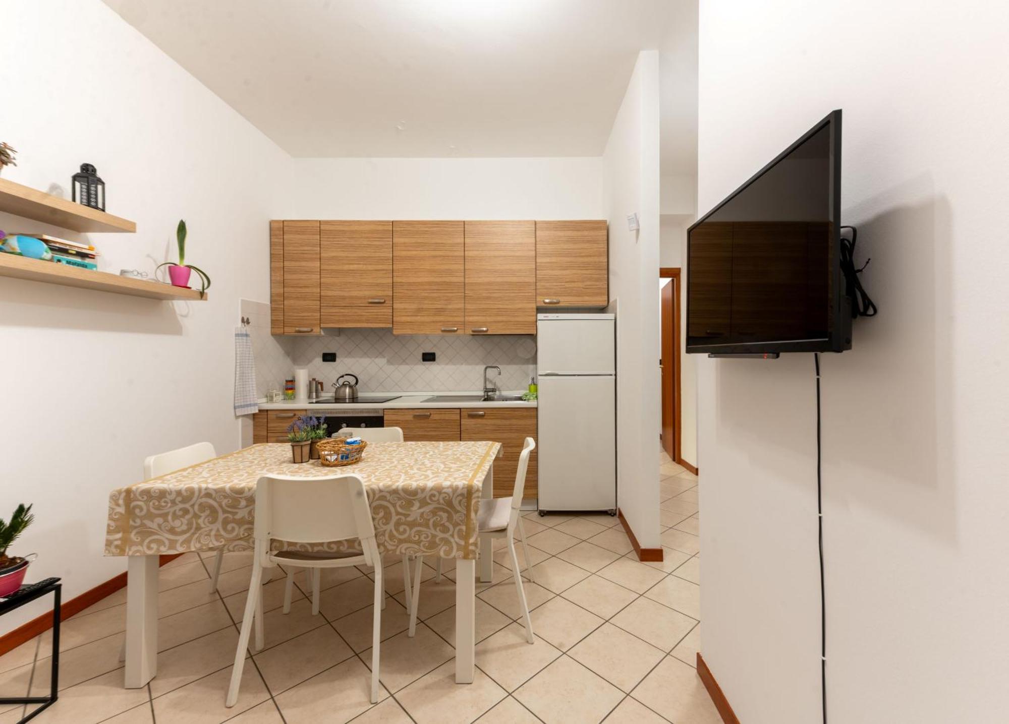 Holiday Apartment - Brescia Centro - Parcheggio Privato Екстер'єр фото